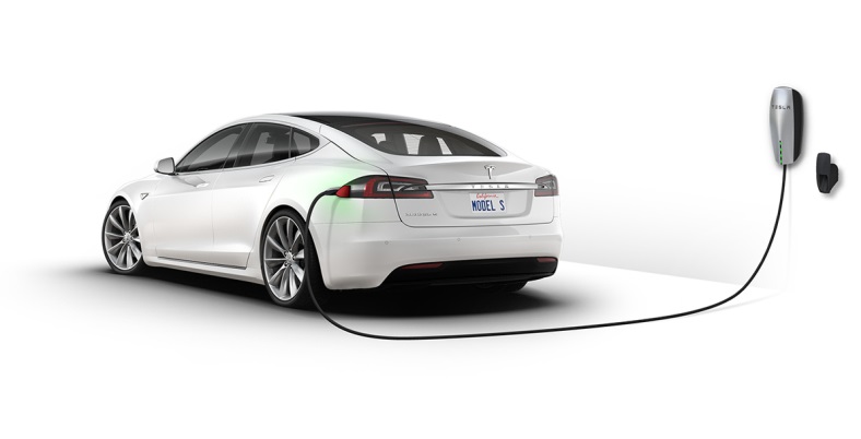 Elektromobil Tesla se nabíjí